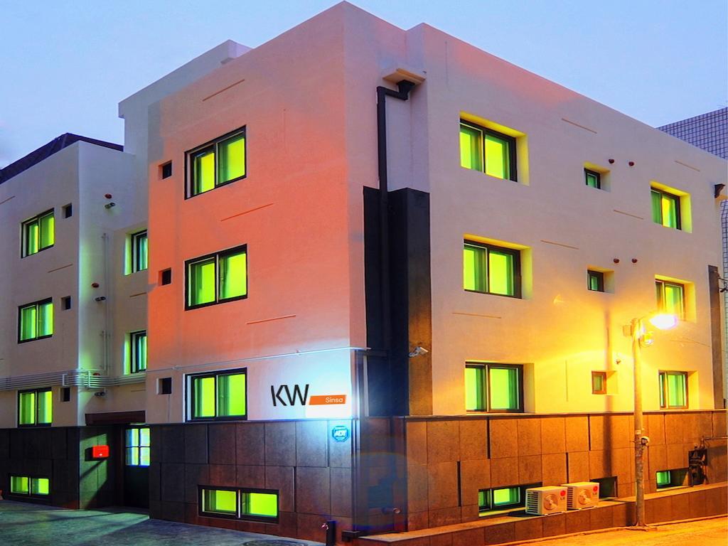 Hostel Kw Sinsa Seoul Bagian luar foto