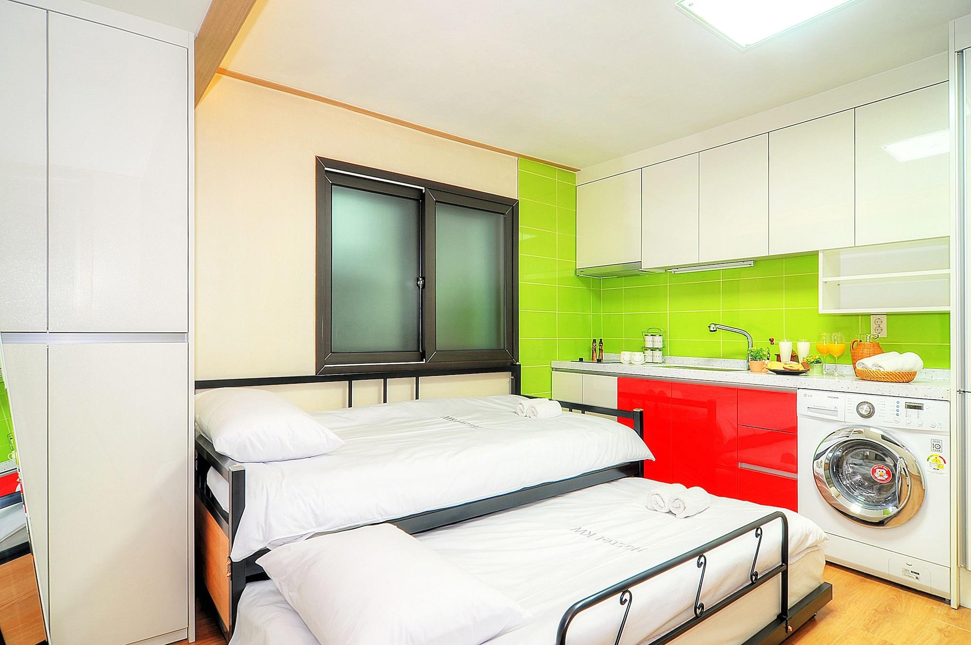Hostel Kw Sinsa Seoul Bagian luar foto