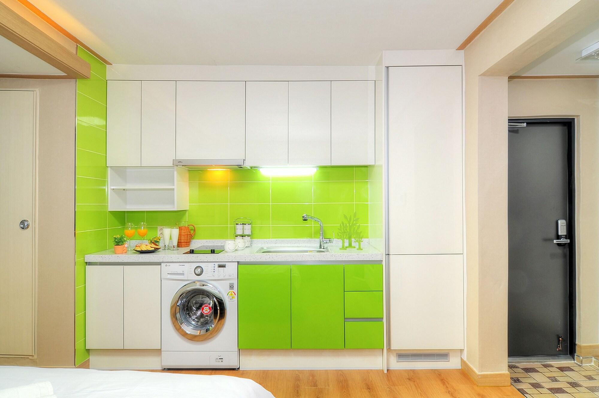 Hostel Kw Sinsa Seoul Bagian luar foto