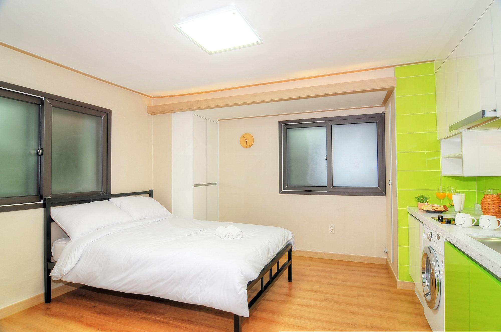 Hostel Kw Sinsa Seoul Bagian luar foto