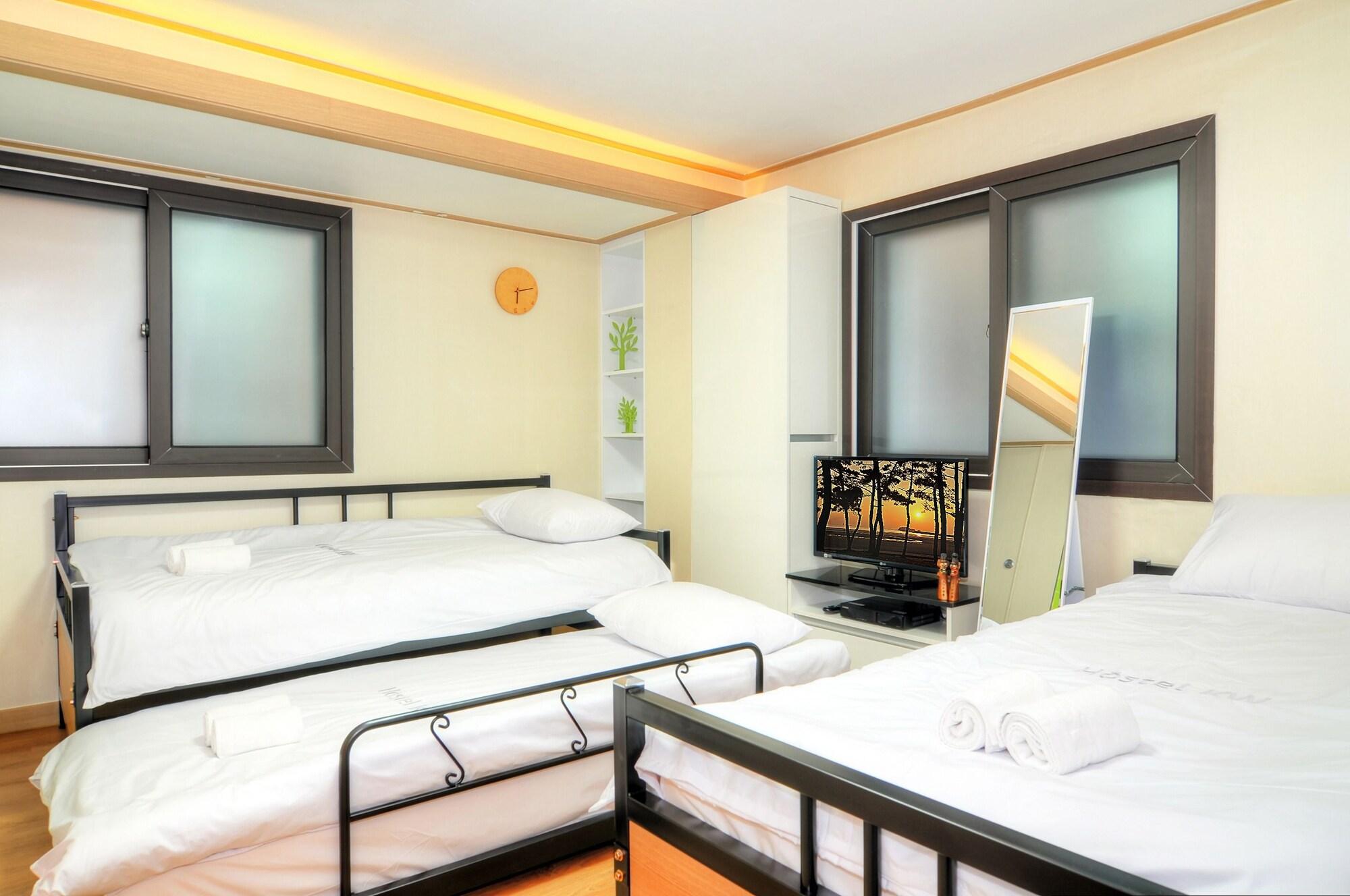 Hostel Kw Sinsa Seoul Bagian luar foto