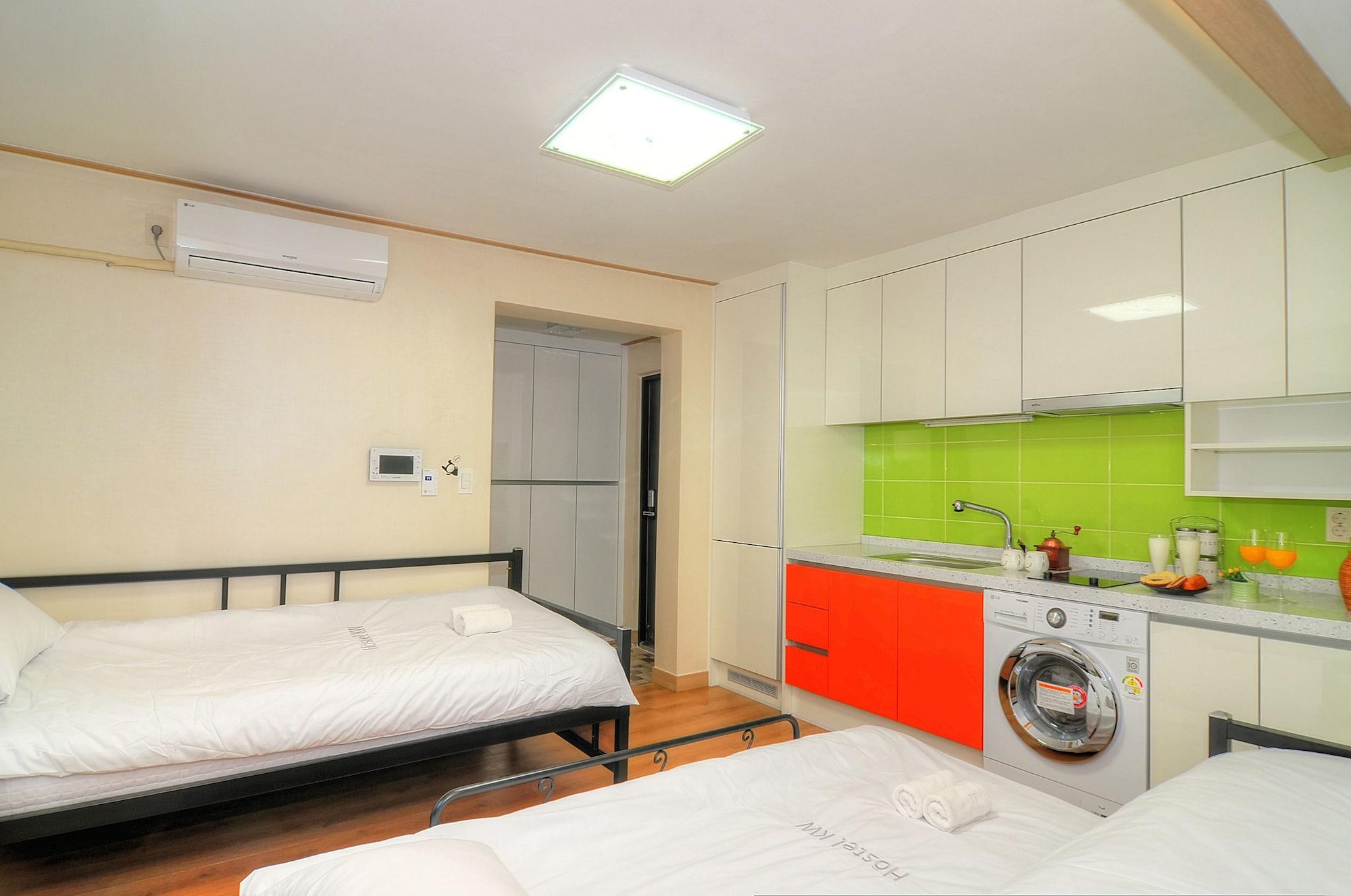 Hostel Kw Sinsa Seoul Bagian luar foto