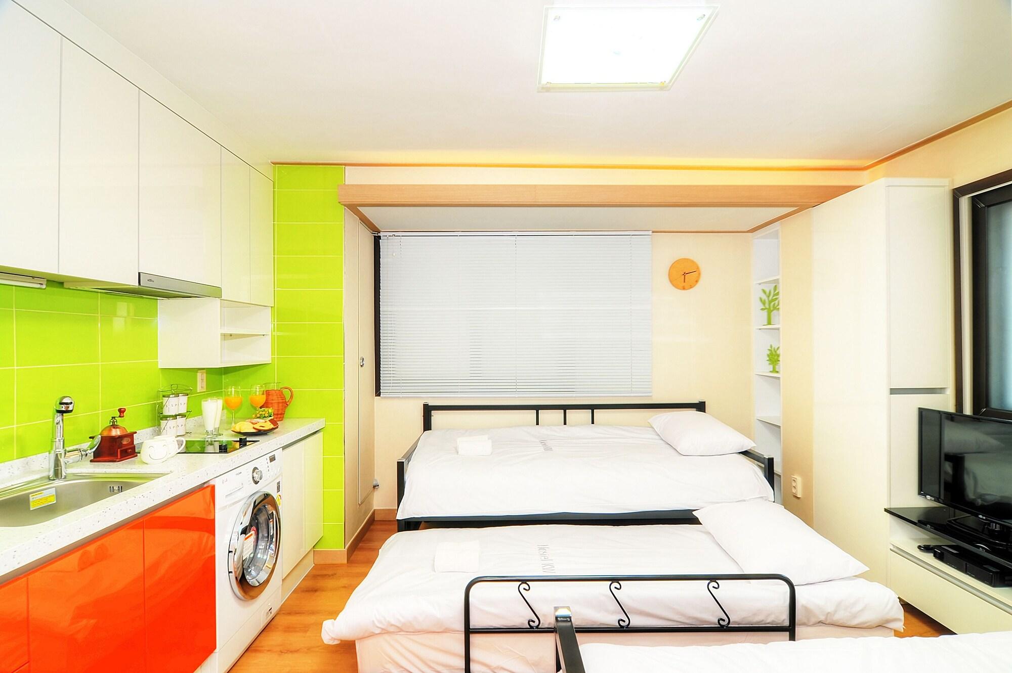 Hostel Kw Sinsa Seoul Bagian luar foto