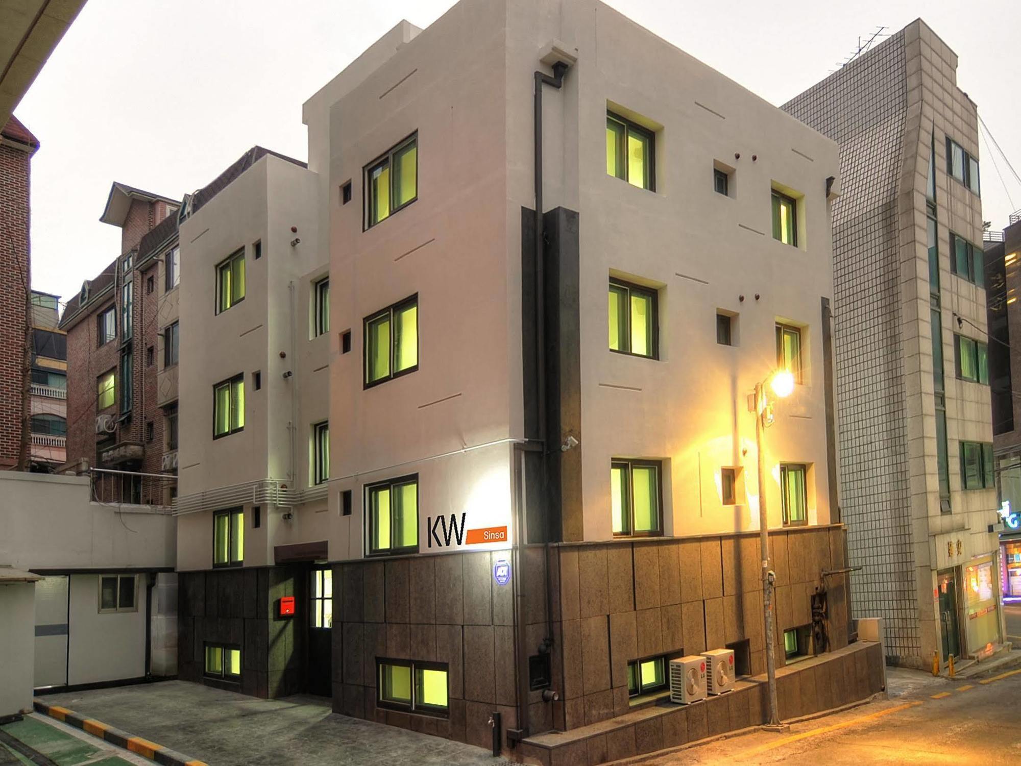 Hostel Kw Sinsa Seoul Bagian luar foto